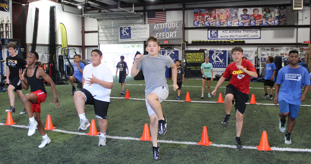 Kansas City Athlete Training Athletic Sports Performance for male and female athletes both youth and high school with group speed and agility classes and private training for all sports along with football specific camps and classes in Kansas City Missouri