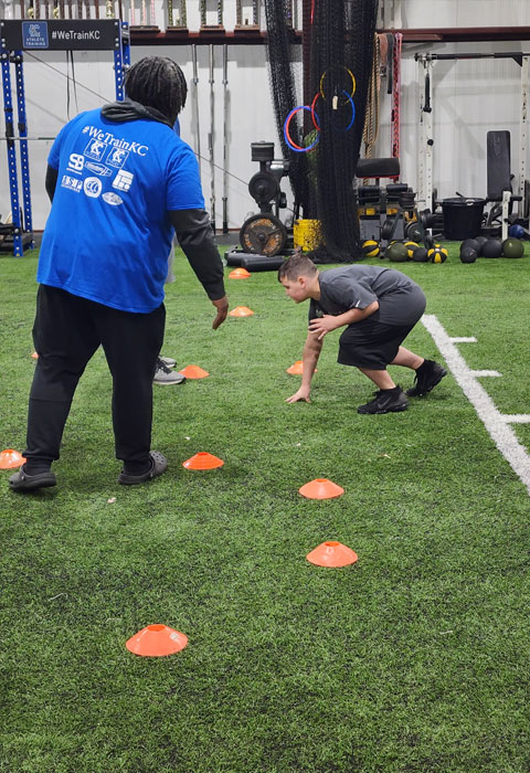 Kansas City Athlete Training Defensive Line Training Football Academy Group Classes and Private 1 on 1 Lessons for youth, middle school and high school football players looking to improve and excel at any defensive line position including rush defensive end with fundamentals being taught at the WeTrainKC Indoor Facility in Kansas City Missouri